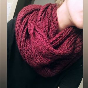 ❣️maroon infinity scarf❣️